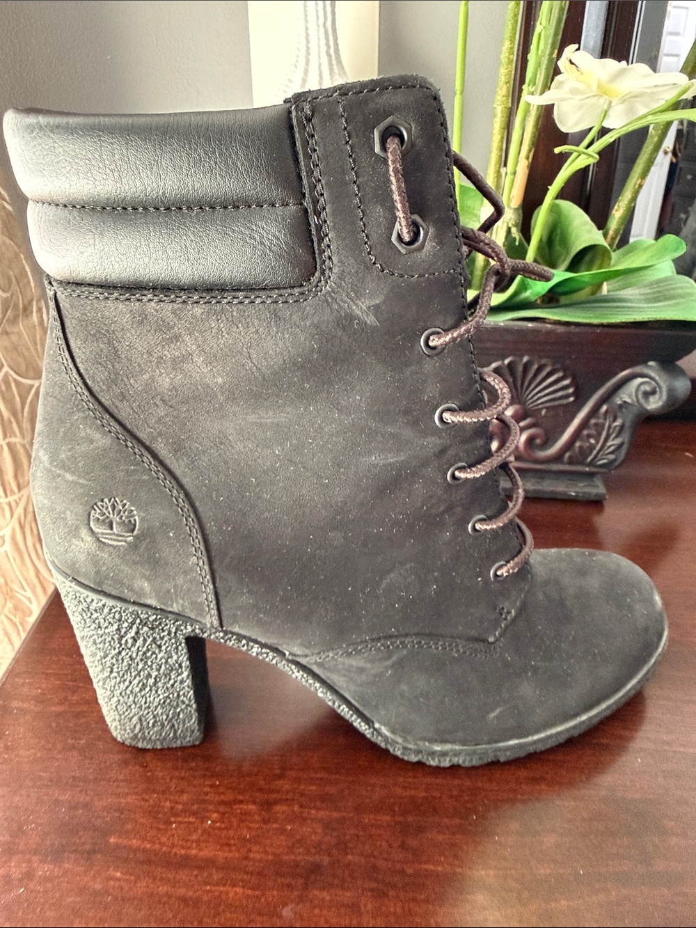 Timberland Women's Black Lace-Up Suede Block Heel Boot